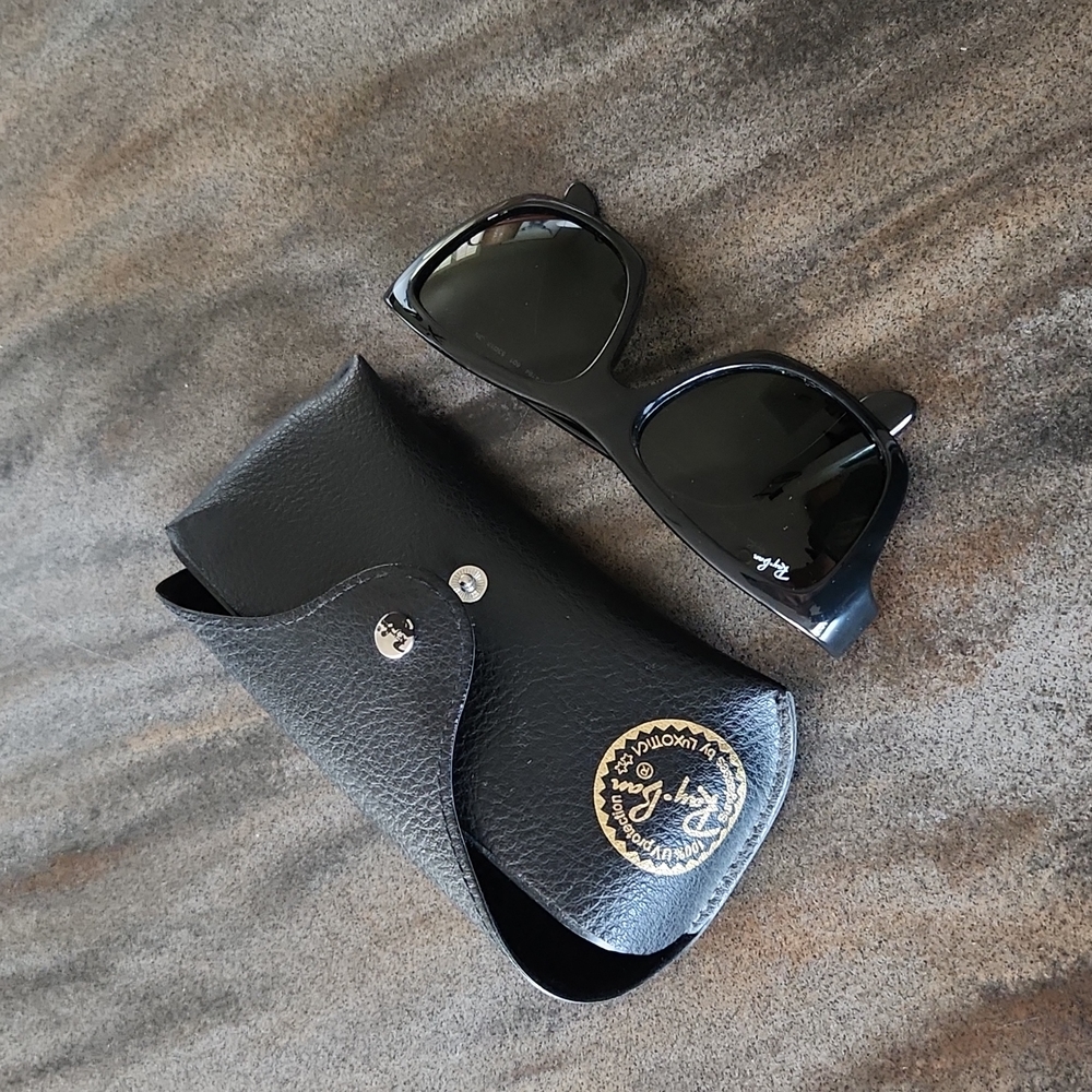 Raybans sunglasses